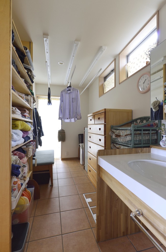 Laundry room - laundry room idea in Tokyo Suburbs