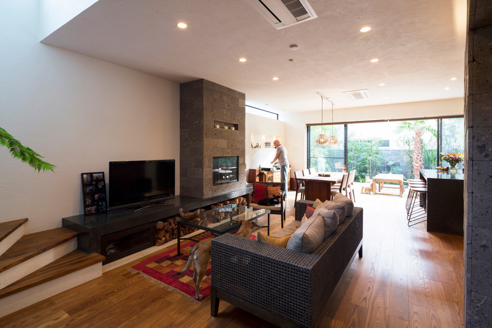 Zen living room photo in Tokyo Suburbs