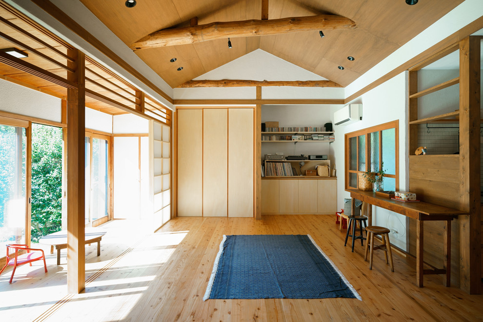 Inspiration for a world-inspired living room in Nagoya with white walls, medium hardwood flooring and brown floors.