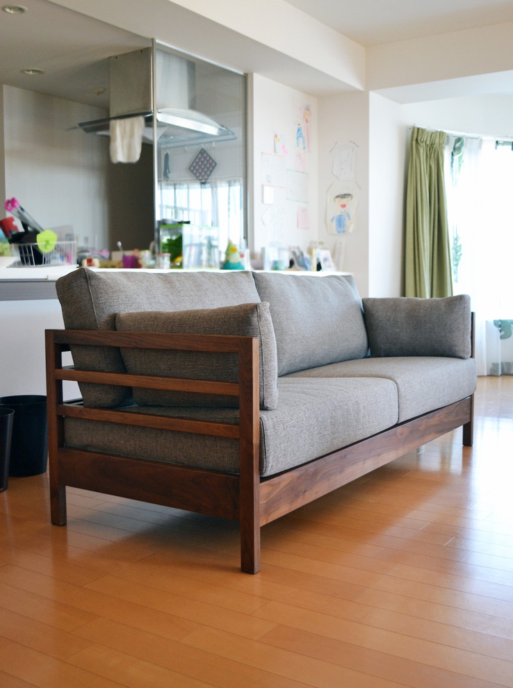 This is an example of a world-inspired living room in Yokohama.
