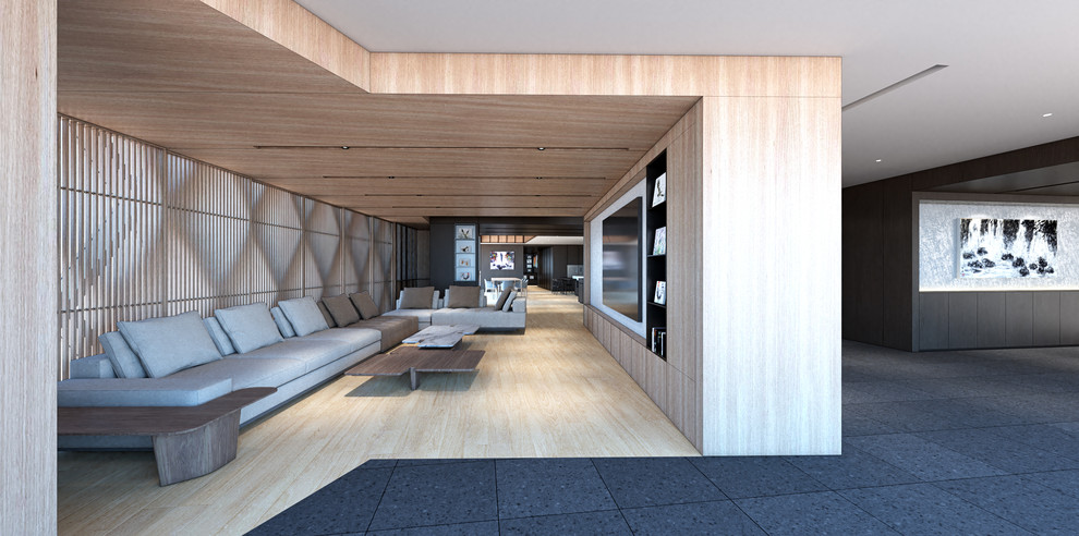 Großes, Repräsentatives, Abgetrenntes Modernes Wohnzimmer ohne Kamin mit oranger Wandfarbe, braunem Holzboden, TV-Wand und orangem Boden in Tokio
