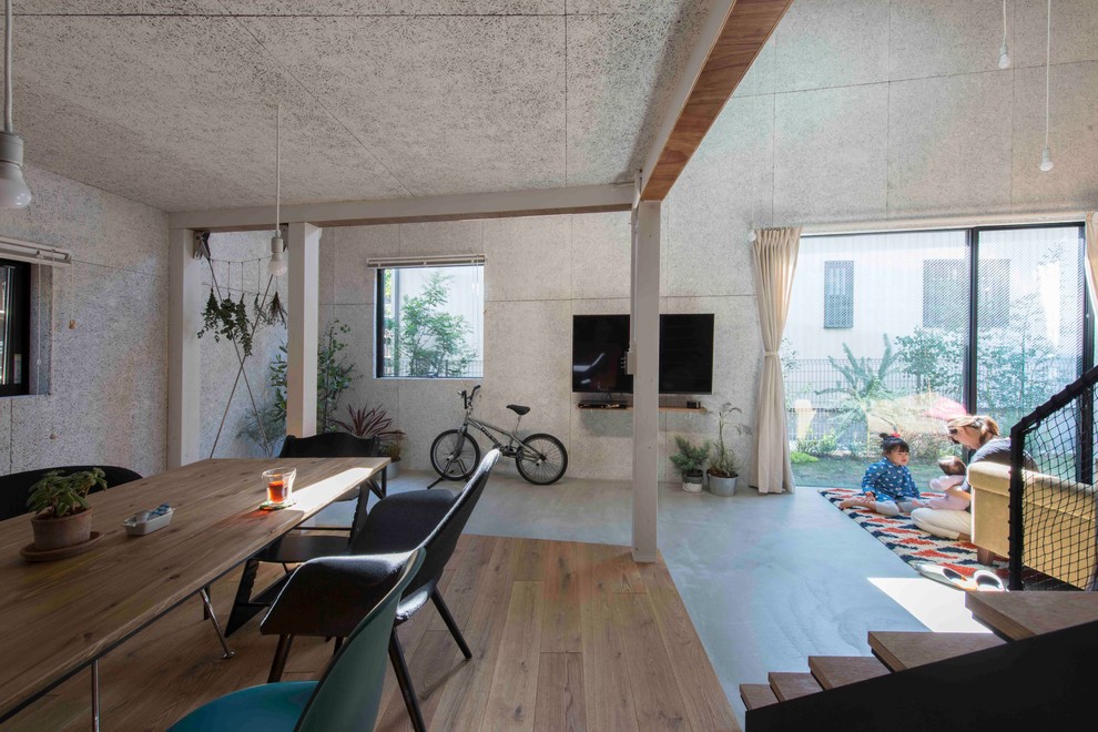Design ideas for a modern living room in Yokohama.