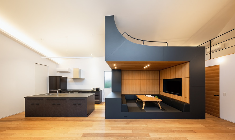 Photo of a contemporary living room in Kobe.