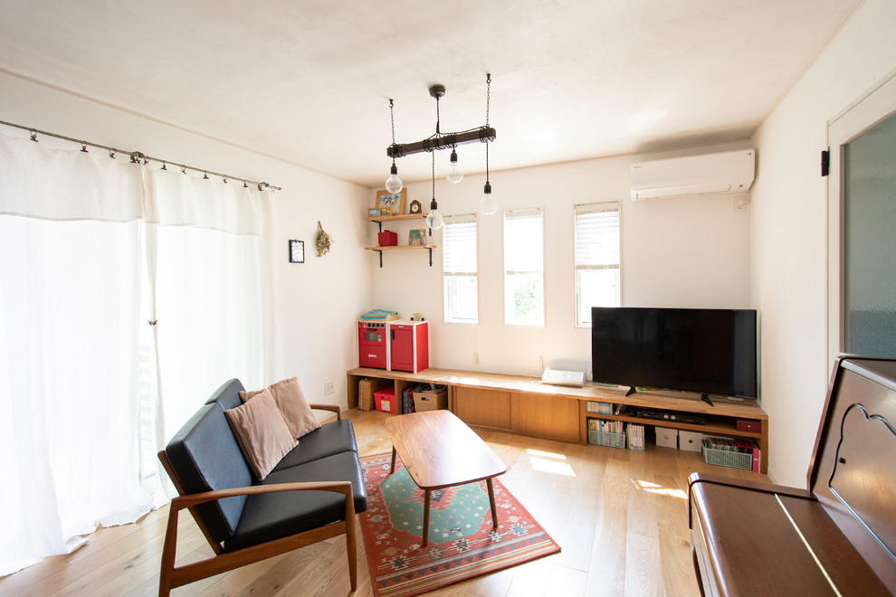Inspiration for a farmhouse living room in Tokyo Suburbs.