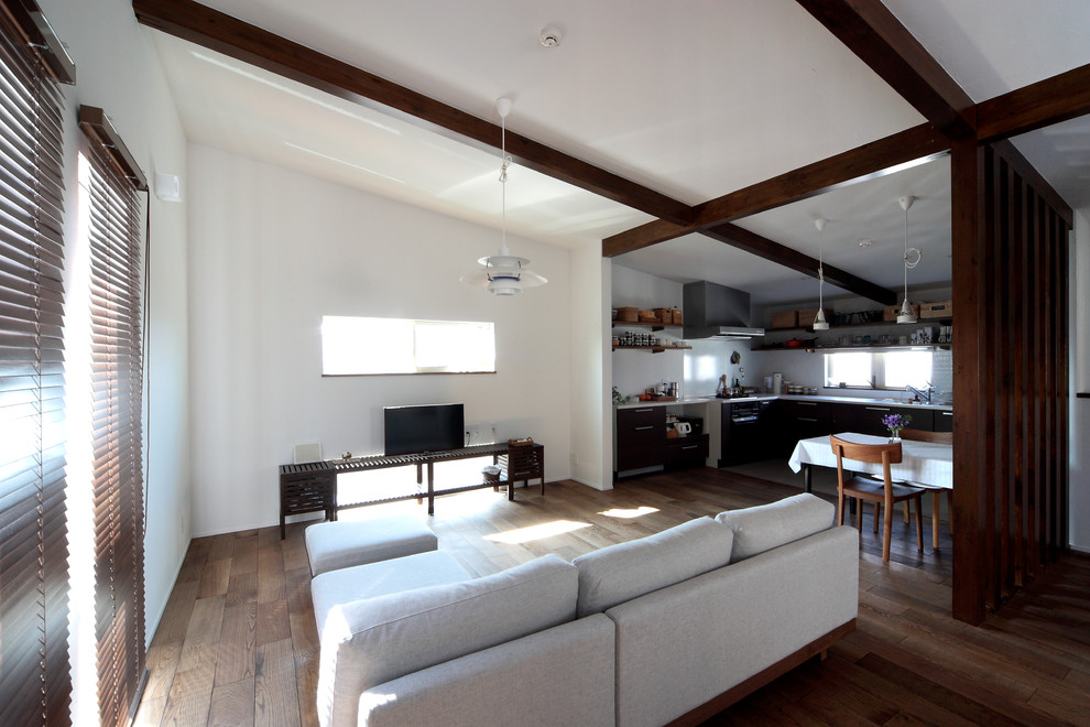 Living room - mid-century modern living room idea in Tokyo Suburbs