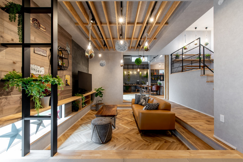 Inspiration for a world-inspired living room in Nagoya with medium hardwood flooring.