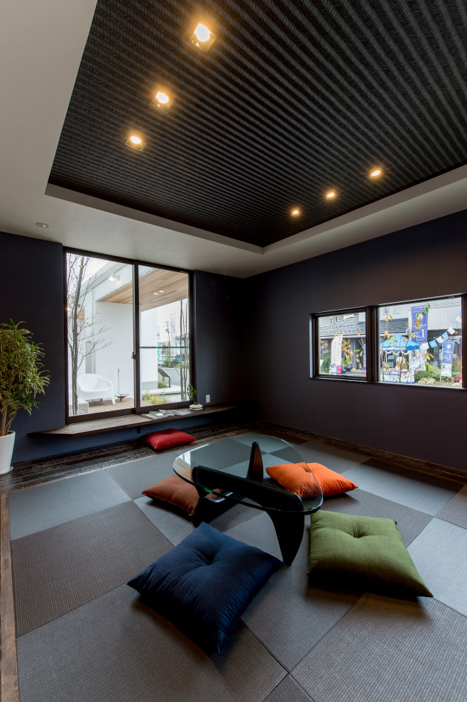 Cette image montre un salon avec un sol de tatami.