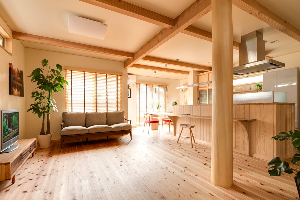 Living room - living room idea in Yokohama