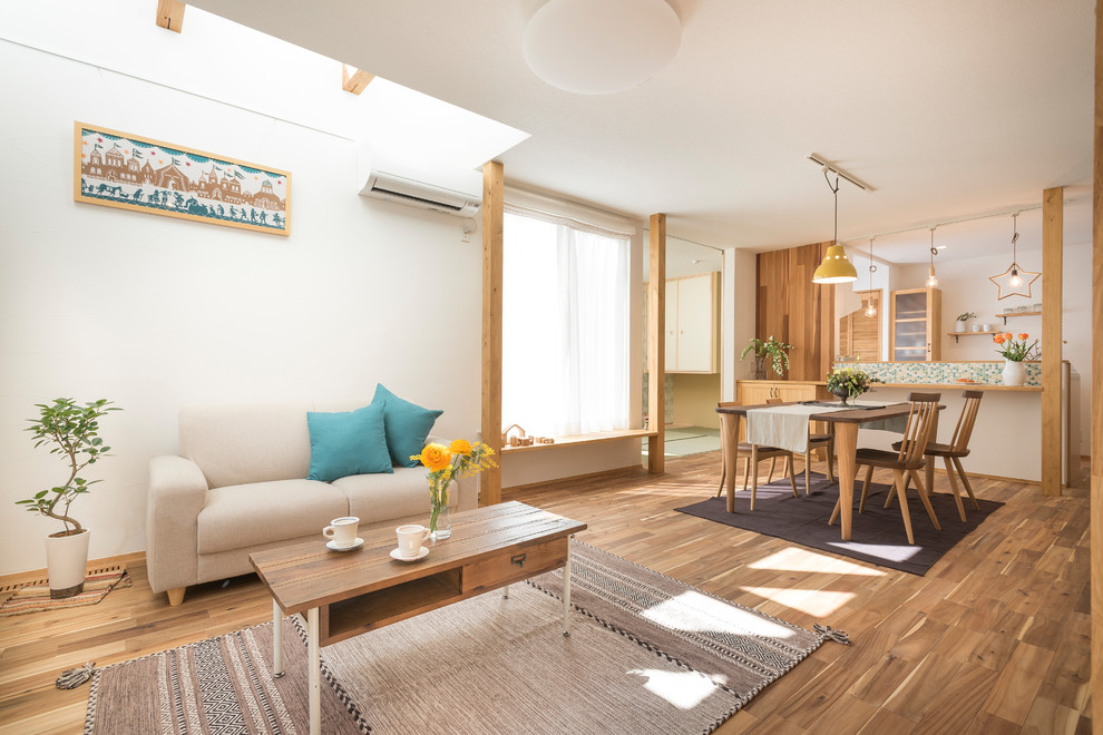 Photo of a world-inspired living room in Nagoya with white walls, medium hardwood flooring and brown floors.