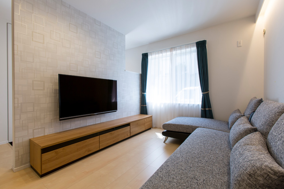 Inspiration for a modern living room remodel in Osaka