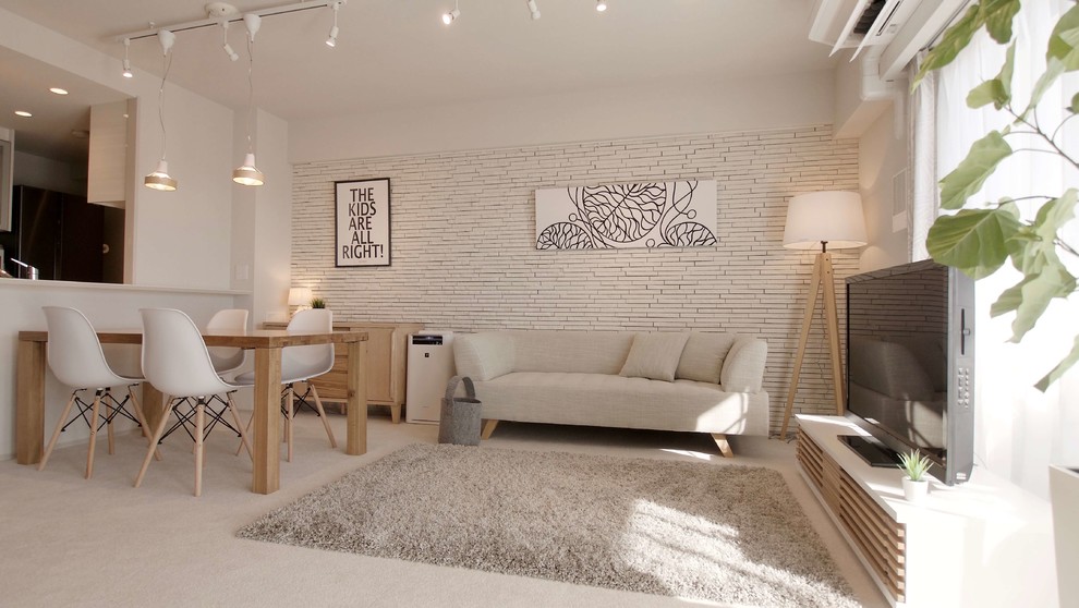 Réalisation d'un salon minimaliste ouvert avec un mur blanc, un téléviseur indépendant et un sol blanc.