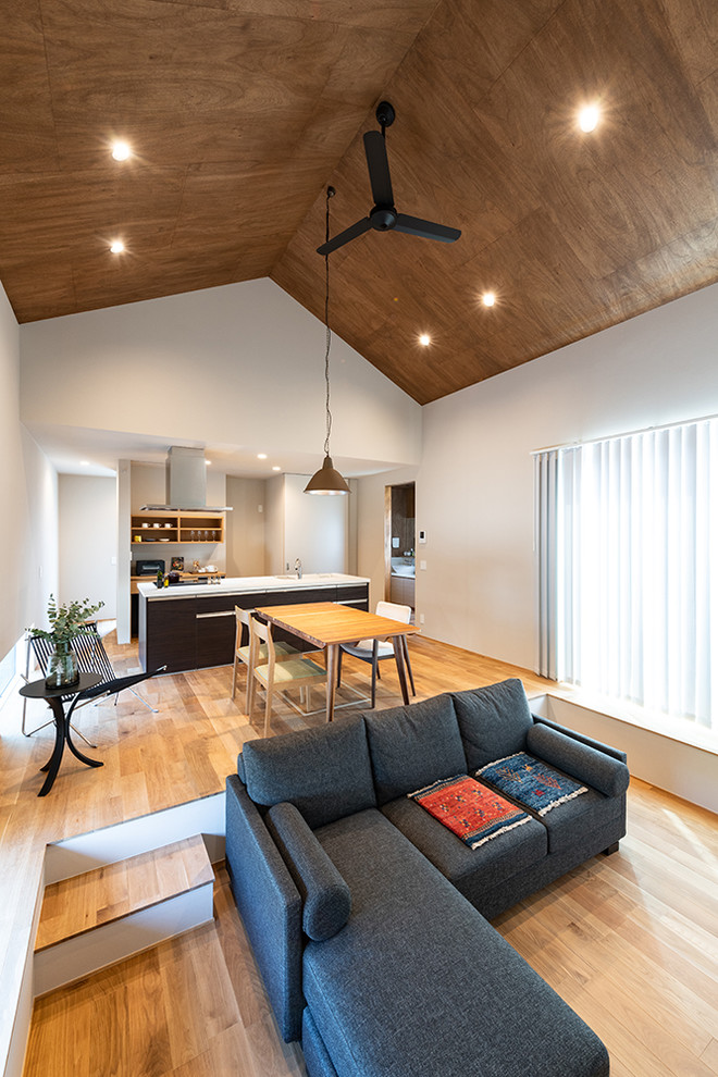 Design ideas for a contemporary living room in Fukuoka with no fireplace and beige floors.