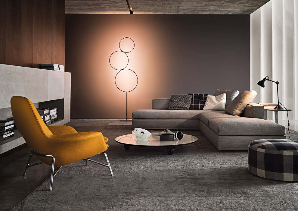 Diseño de salón abierto minimalista con paredes marrones y moqueta