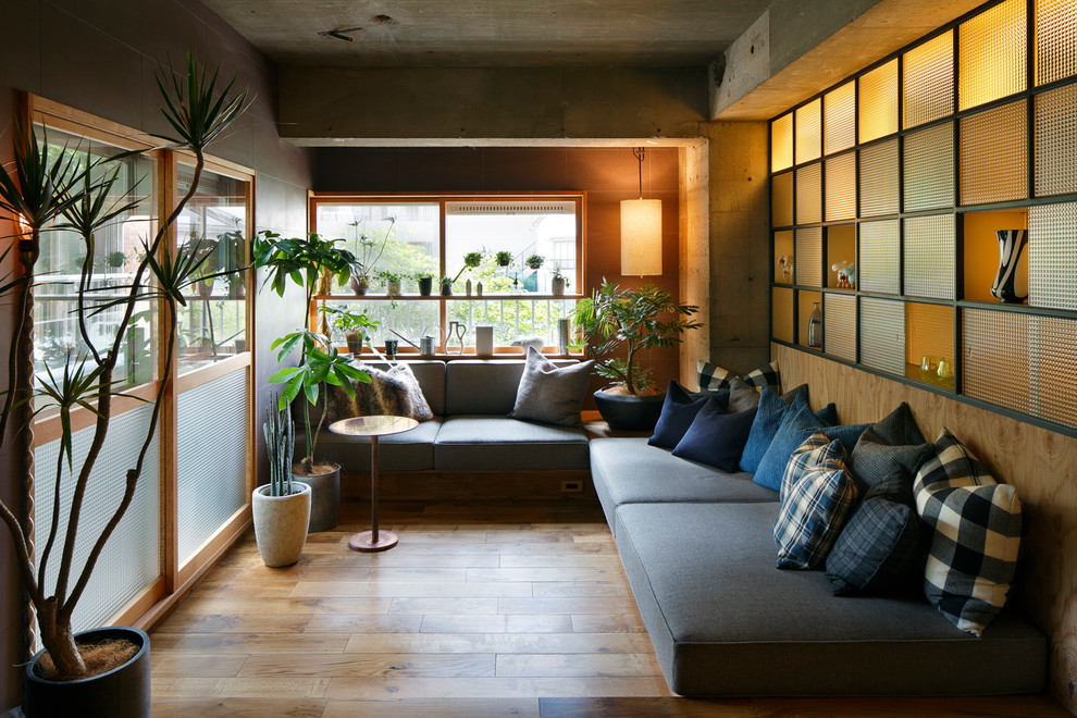 Design ideas for a world-inspired living room in Tokyo.
