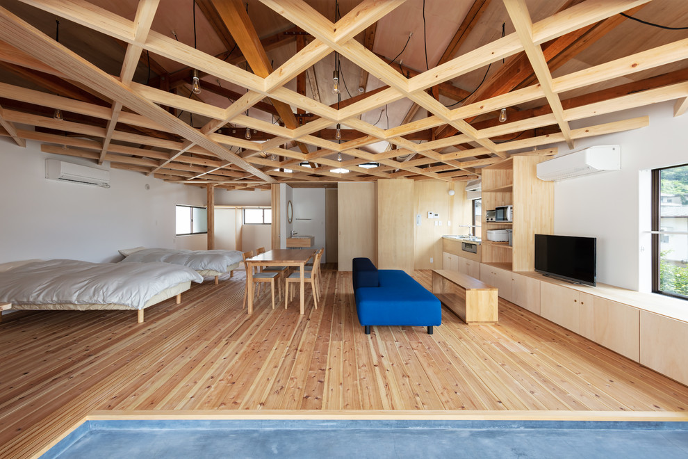 Inspiration for an urban living room in Kobe.