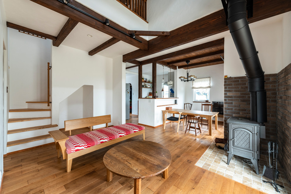 Mid-sized cottage formal and open concept tatami floor and brown floor living room photo in Other with white walls, a corner fireplace, a tile fireplace and a tv stand