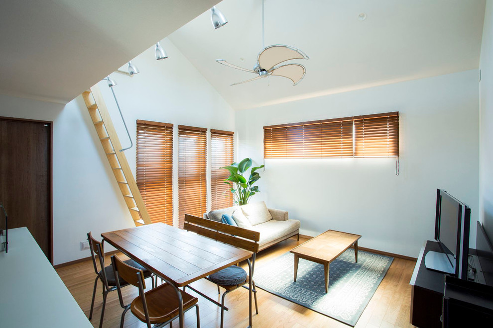 Inspiration for a zen living room remodel in Tokyo Suburbs