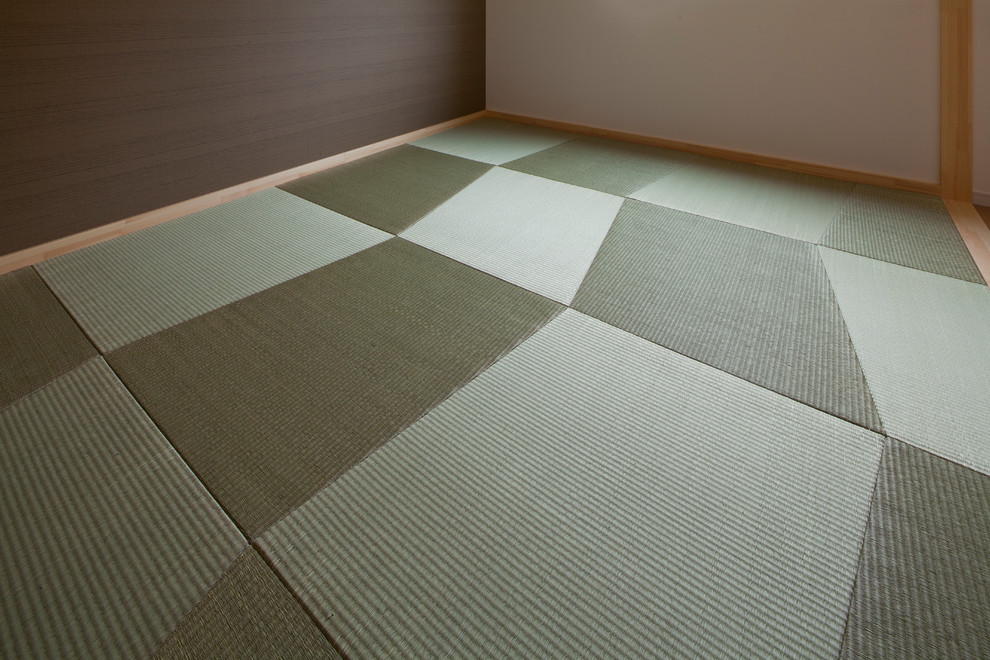 Inspiration for a living room in Other with tatami flooring.