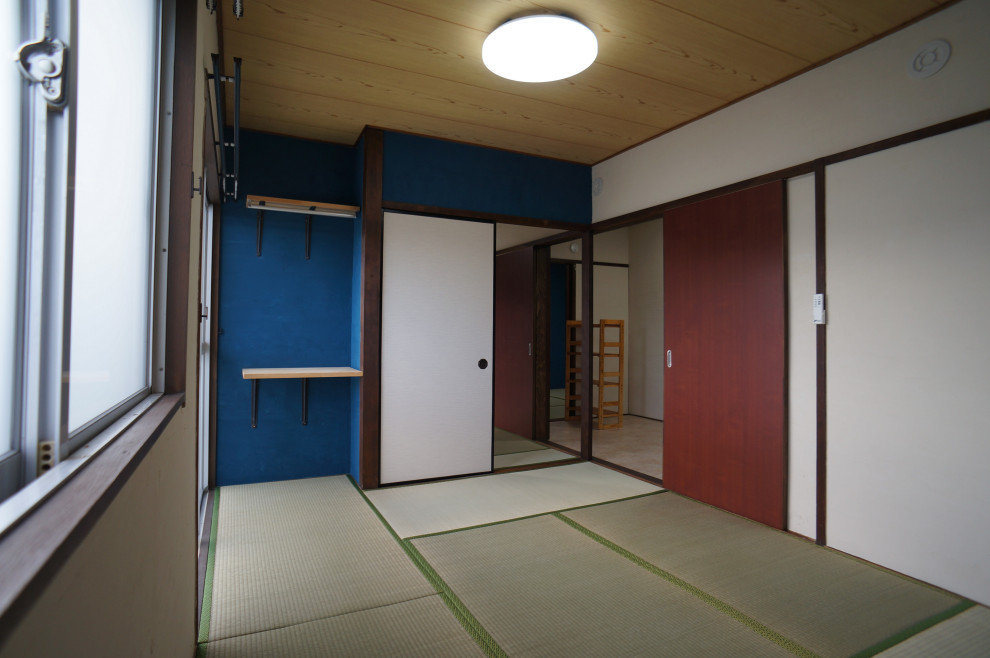 Idéer för ett mellanstort nordiskt separat vardagsrum, med vita väggar och tatamigolv