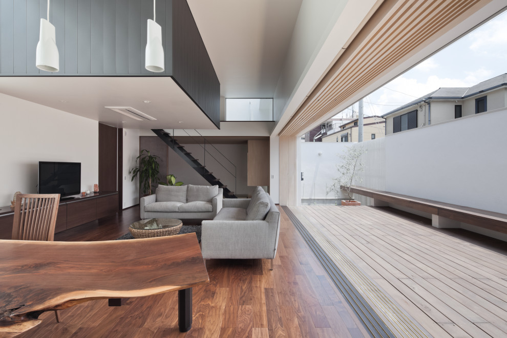 Inspiration for an open plan living room in Nagoya with white walls, painted wood flooring and brown floors.