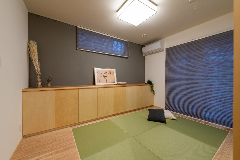 Idéer för att renovera ett orientaliskt separat vardagsrum, med grönt golv