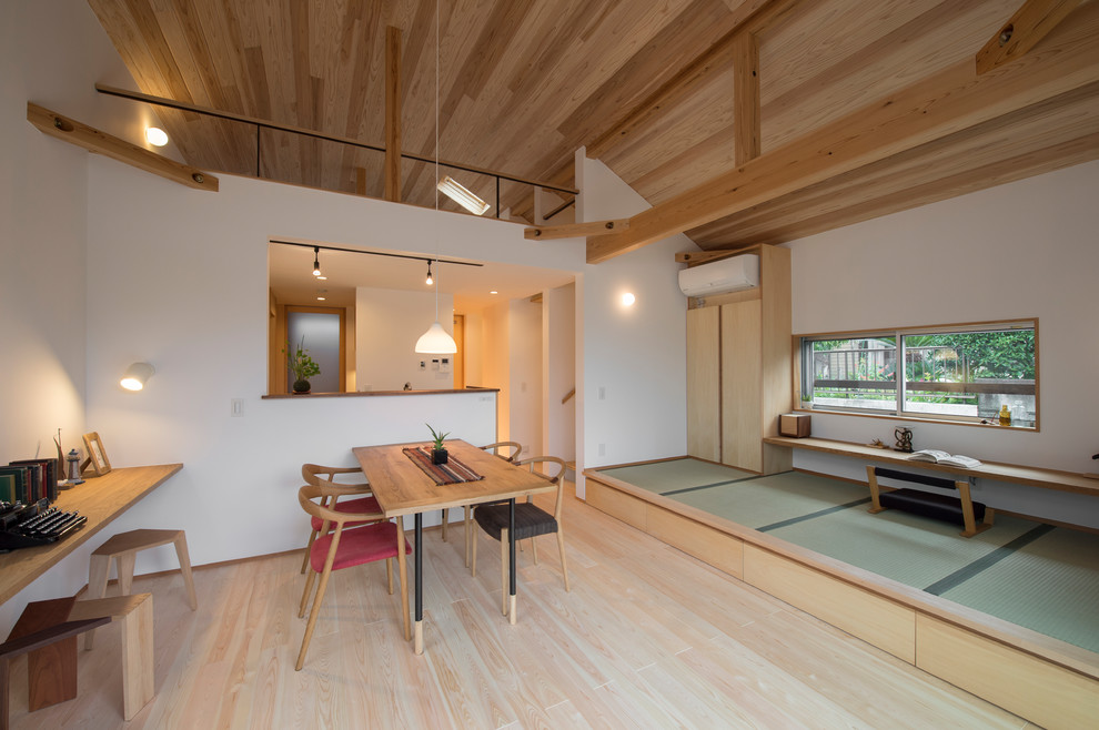 This is an example of a scandi living room in Yokohama.