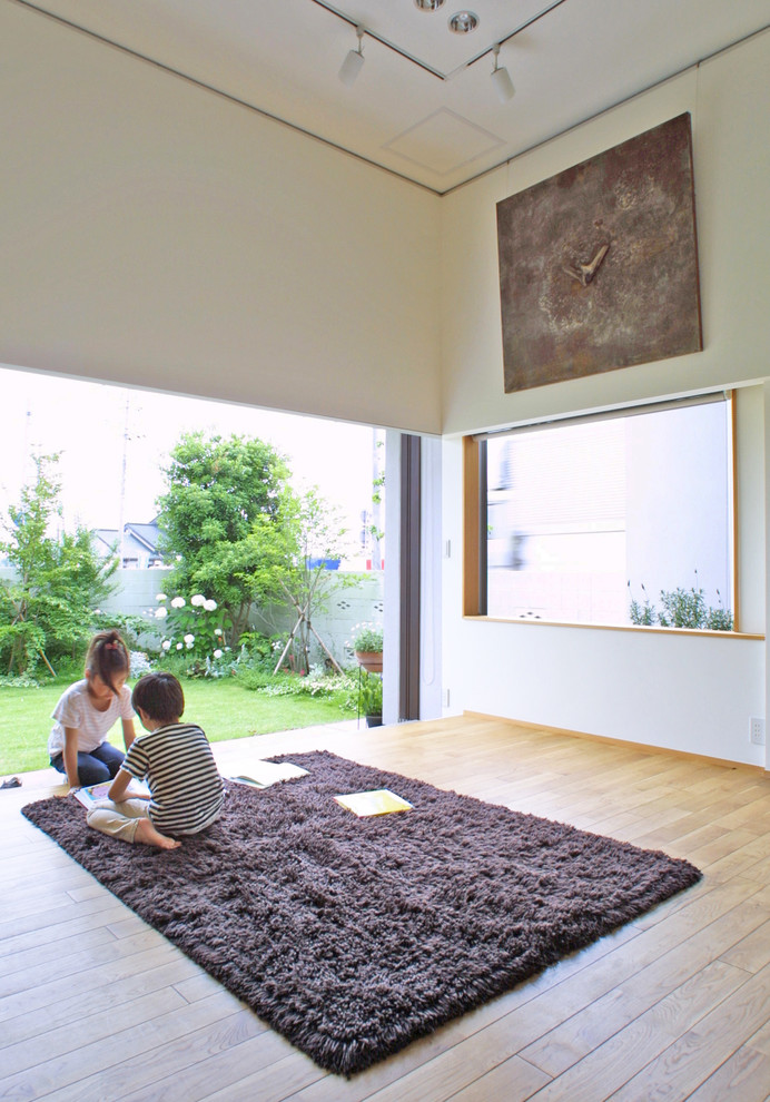 Example of a zen living room design in Tokyo