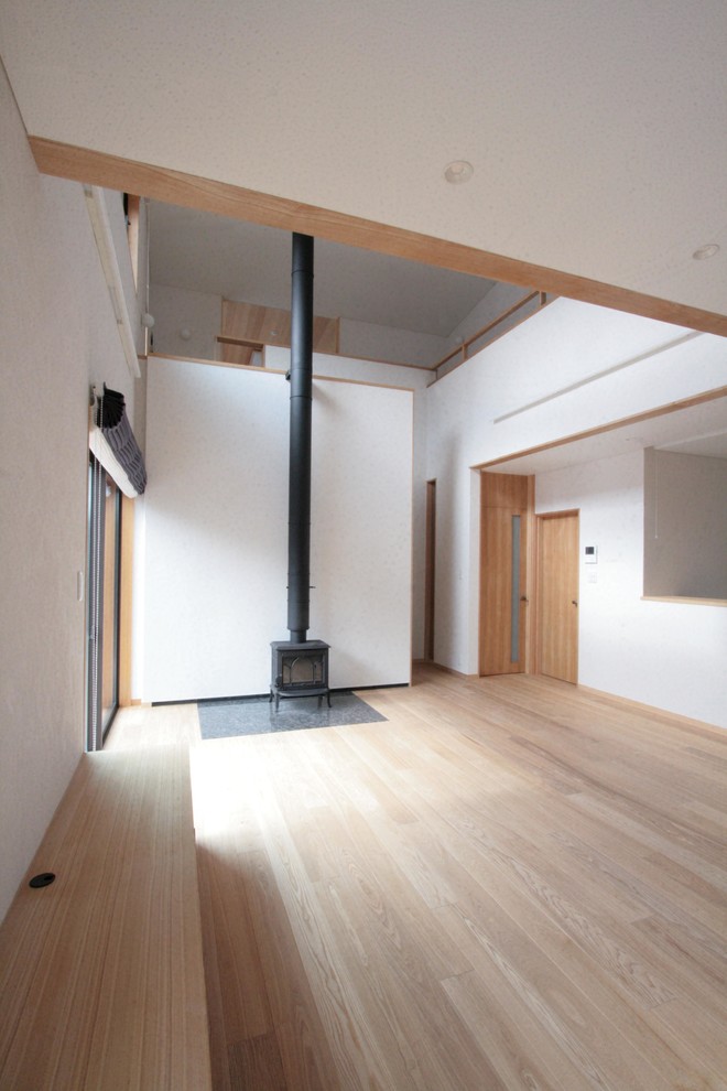 Inredning av ett minimalistiskt vardagsrum