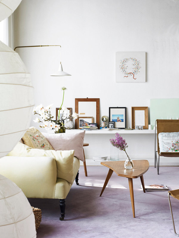 This is an example of a scandinavian living room in Yokohama.