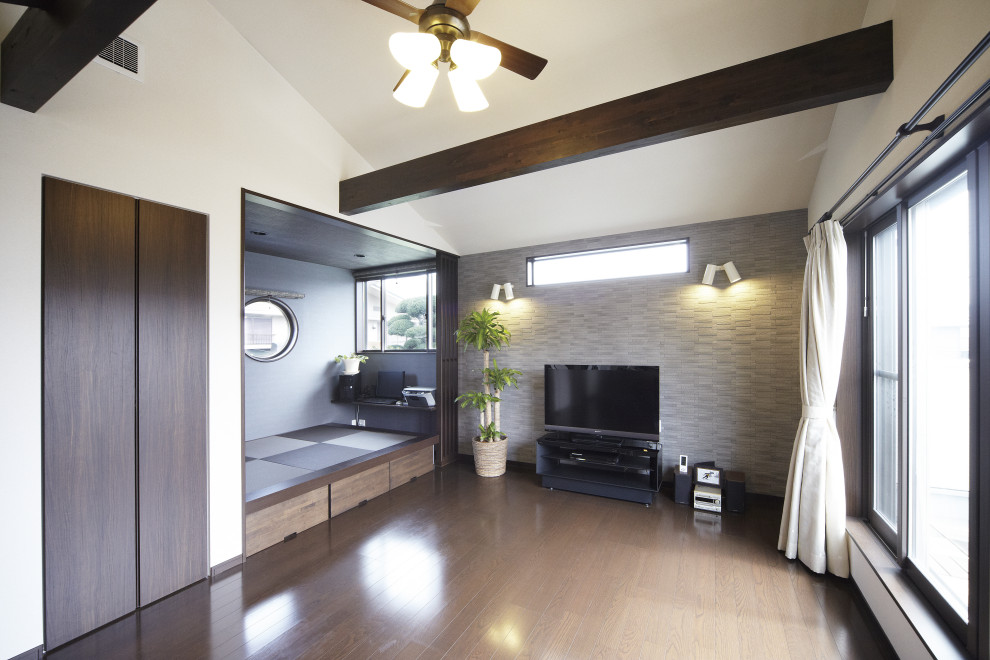 Inspiration for an asian living room remodel in Other