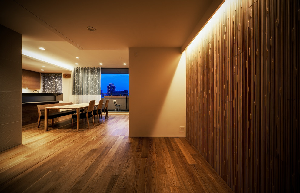 Contemporary living room in Kobe.