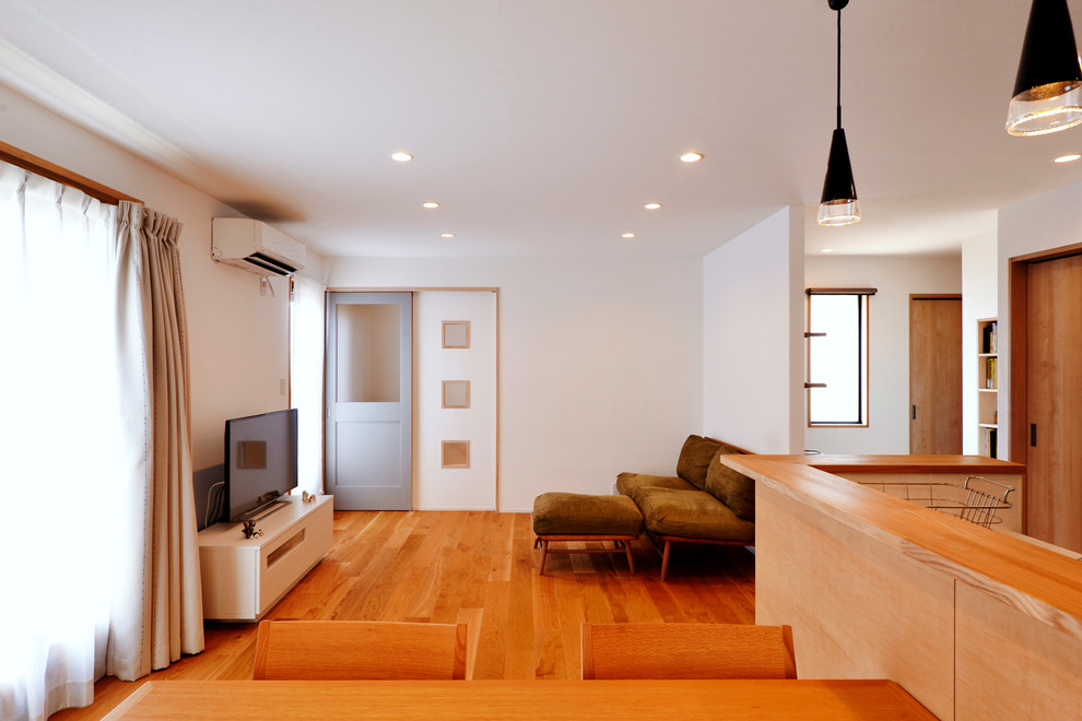 This is an example of a world-inspired living room in Tokyo.