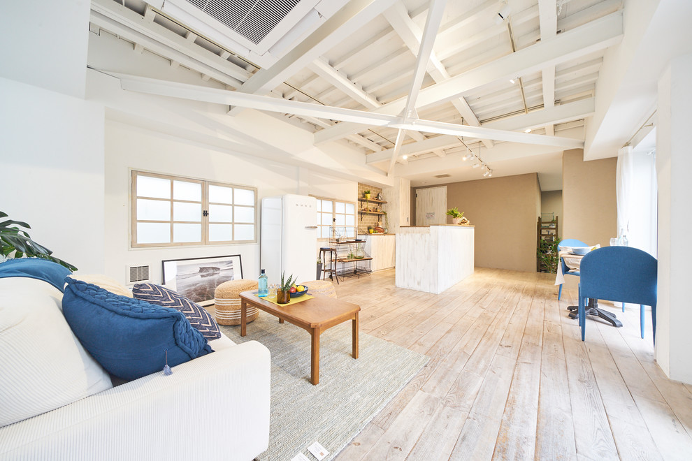 Inspiration for a farmhouse living room in Tokyo.