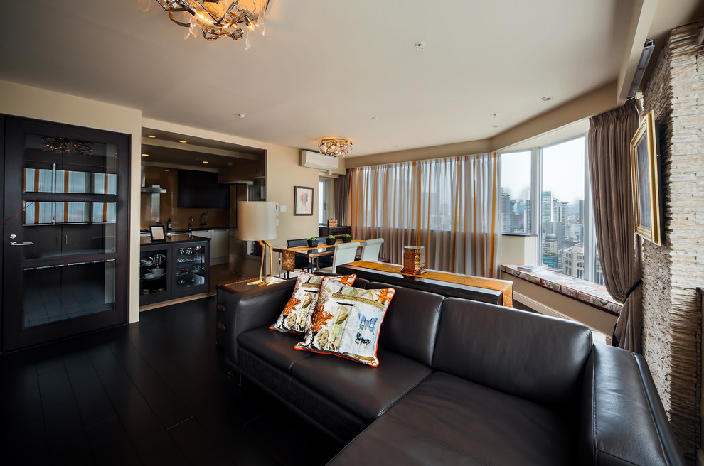 Inspiration for a bohemian living room in Osaka.