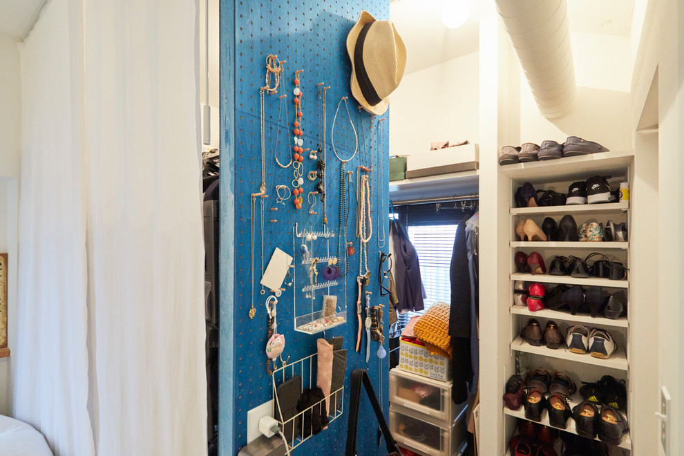 Inspiration for a closet remodel in Tokyo