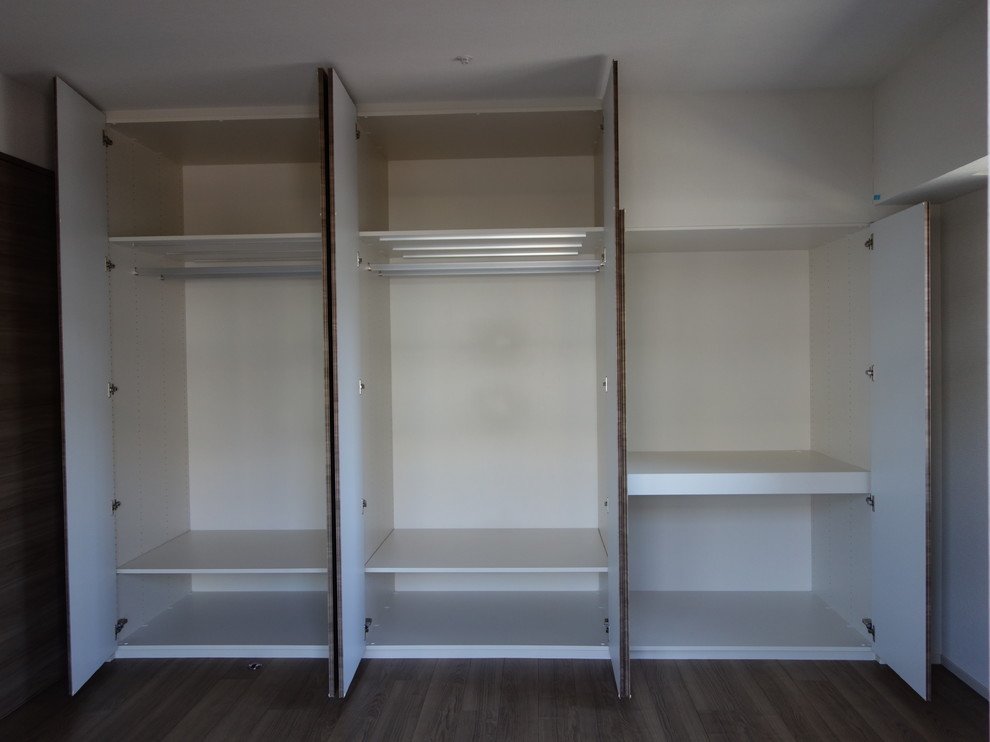 Medium sized scandinavian standard wardrobe in Tokyo with light wood cabinets, plywood flooring and beige floors.