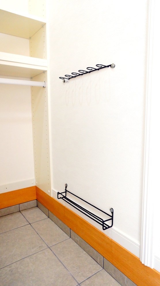 Immagine di armadi e cabine armadio minimalisti