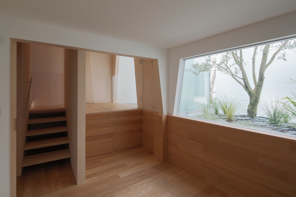 Inspiration for a contemporary basement remodel in Tokyo