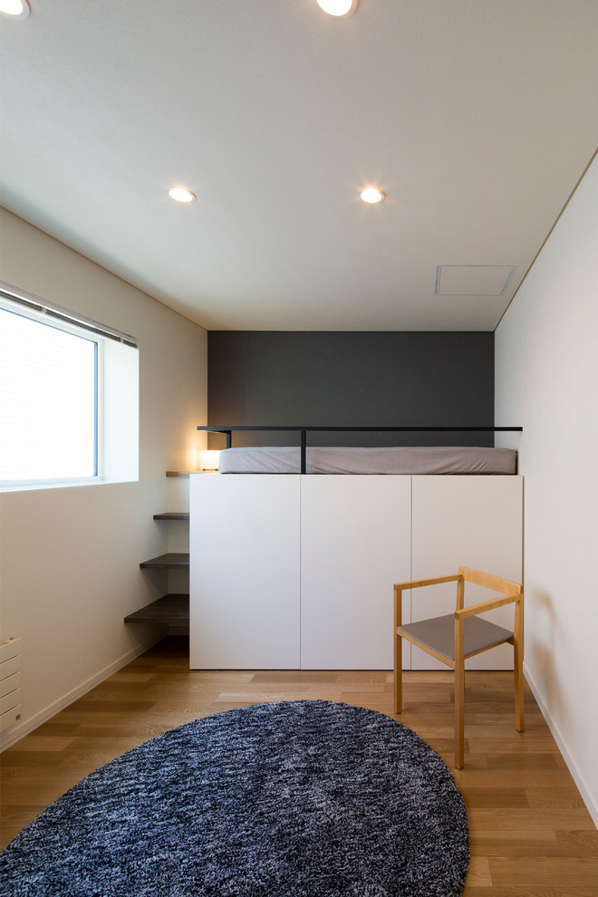 Photo of a contemporary kids' bedroom in Sapporo.