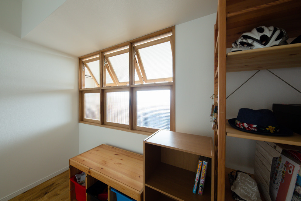 Contemporary kids' bedroom in Nagoya.