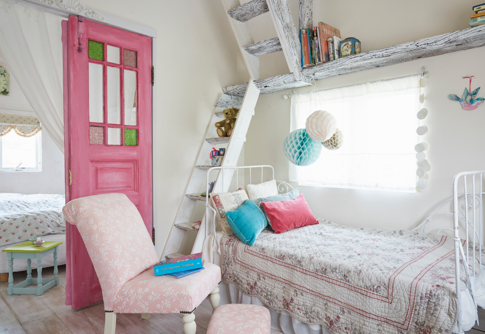 Kids' room - shabby-chic style girl brown floor kids' room idea in Osaka with beige walls
