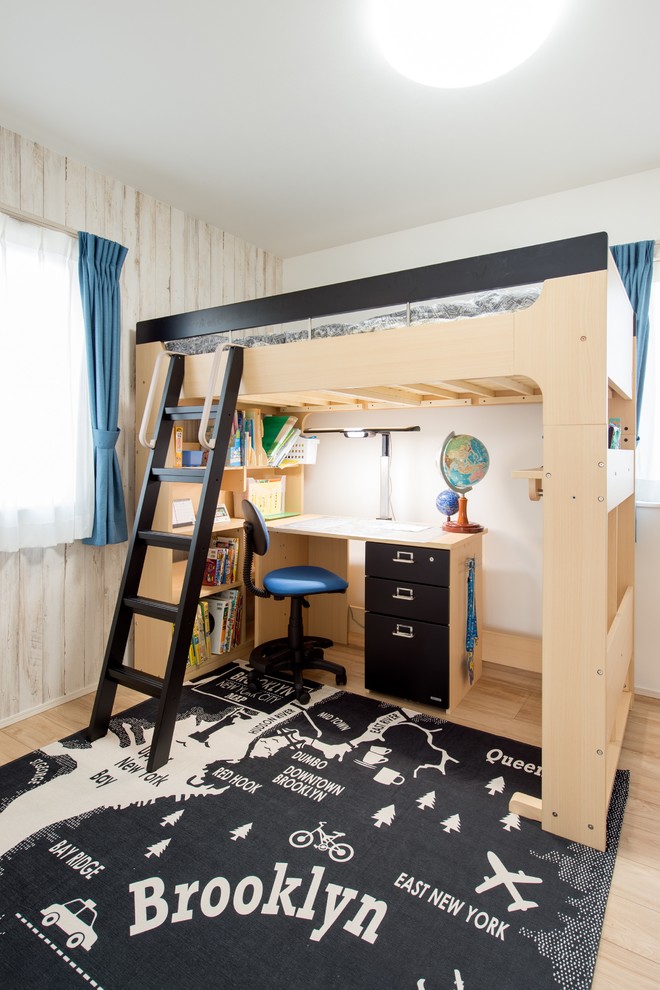 Inspiration for a modern kids' bedroom in Other with multi-coloured walls, light hardwood flooring and beige floors.
