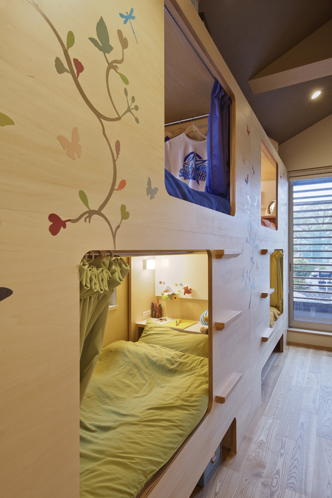 Photo of a modern playroom in Kyoto with beige walls, light hardwood flooring and brown floors.