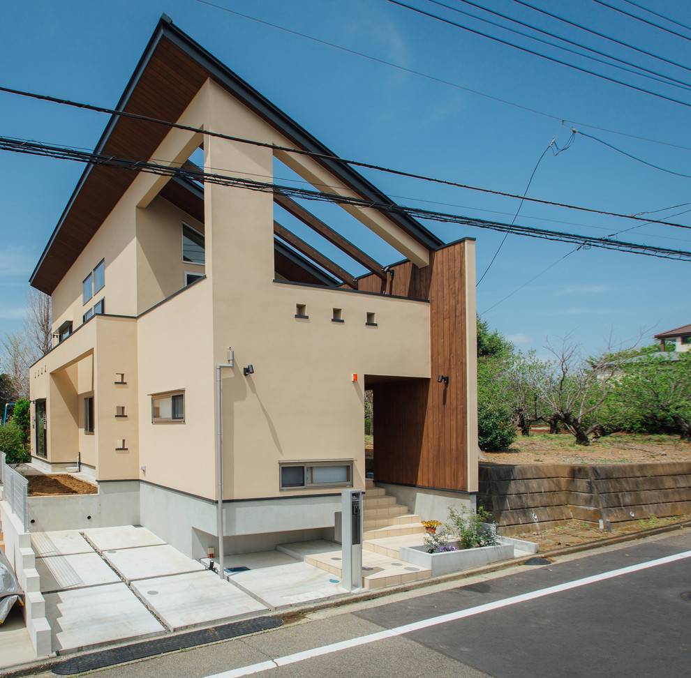 横浜にある中くらいな北欧スタイルのおしゃれな家の外観の写真