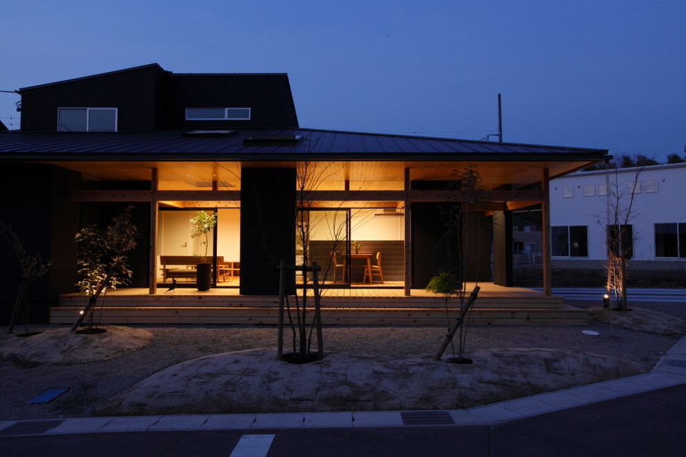 名古屋にあるお手頃価格の中くらいな北欧スタイルのおしゃれな家の外観の写真