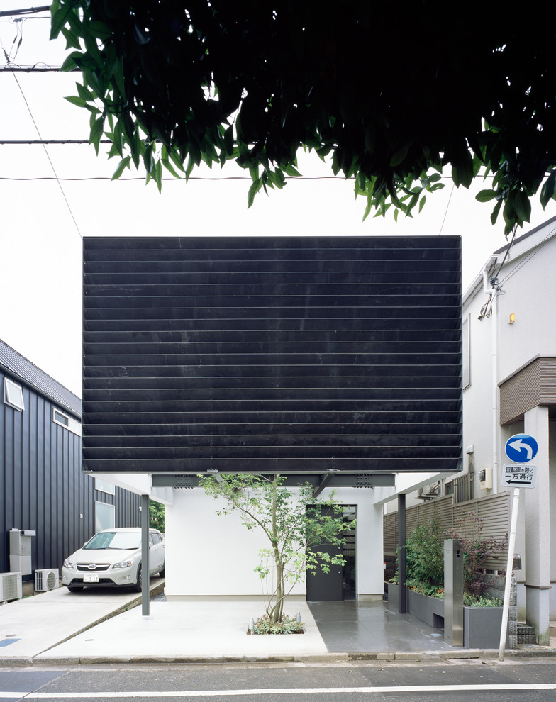 Diseño de fachada negra minimalista de tamaño medio de dos plantas con tejado plano