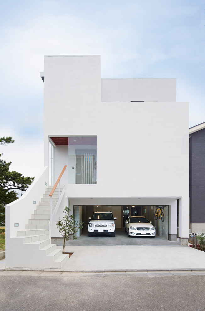 Idées déco pour une grande façade de maison blanche moderne en stuc à deux étages et plus avec un toit plat et un toit blanc.