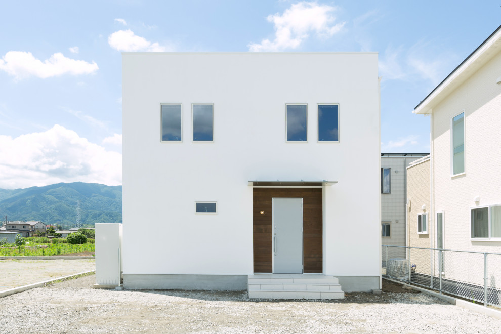 Идея дизайна: двухэтажный, белый частный загородный дом среднего размера в стиле модернизм с облицовкой из бетона, односкатной крышей и металлической крышей