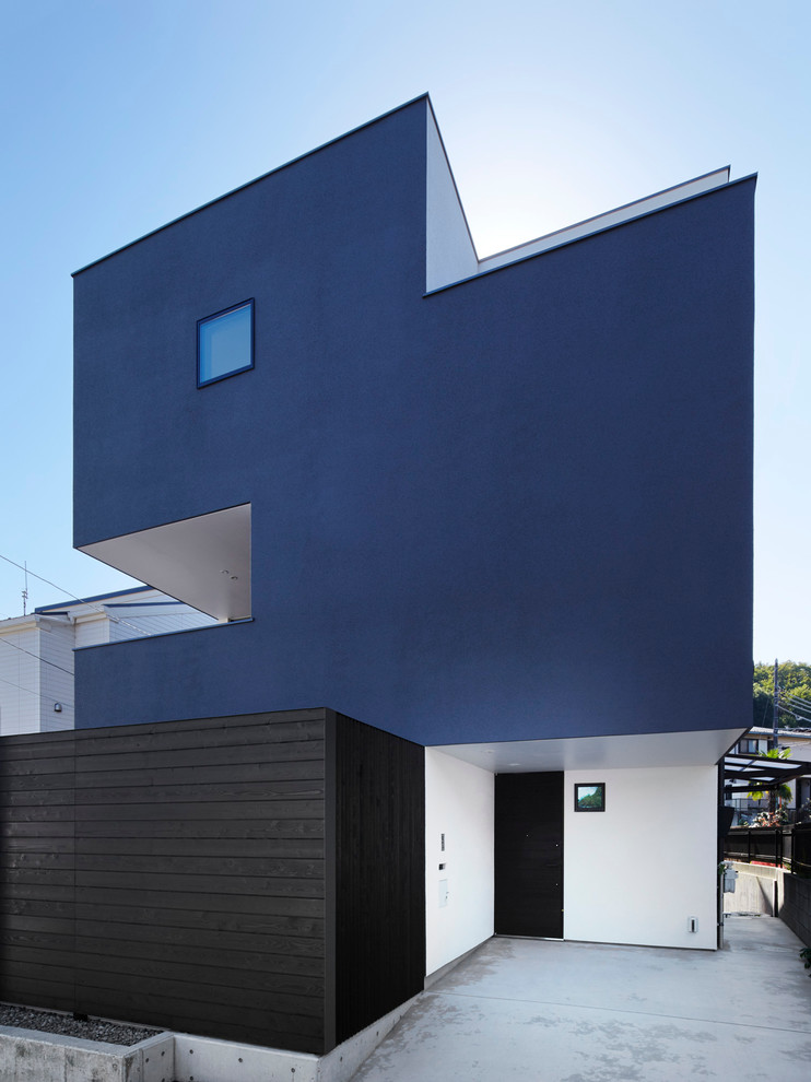 Exempel på ett modernt grått hus, med blandad fasad och platt tak