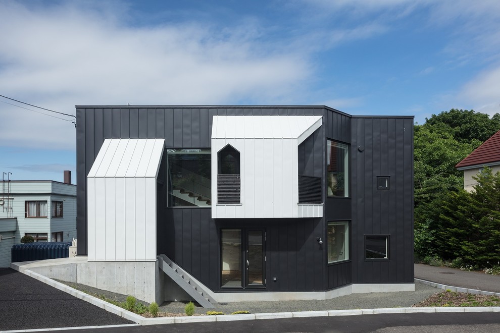 Inspiration for a modern black two-story flat roof remodel in Sapporo